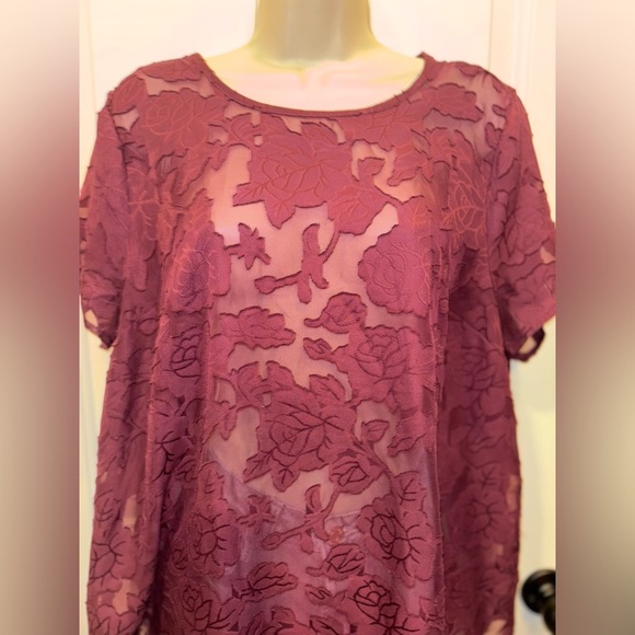 Torrid Red Blouse Short Sleeve Relaxed Fit - Picture 2 of 3